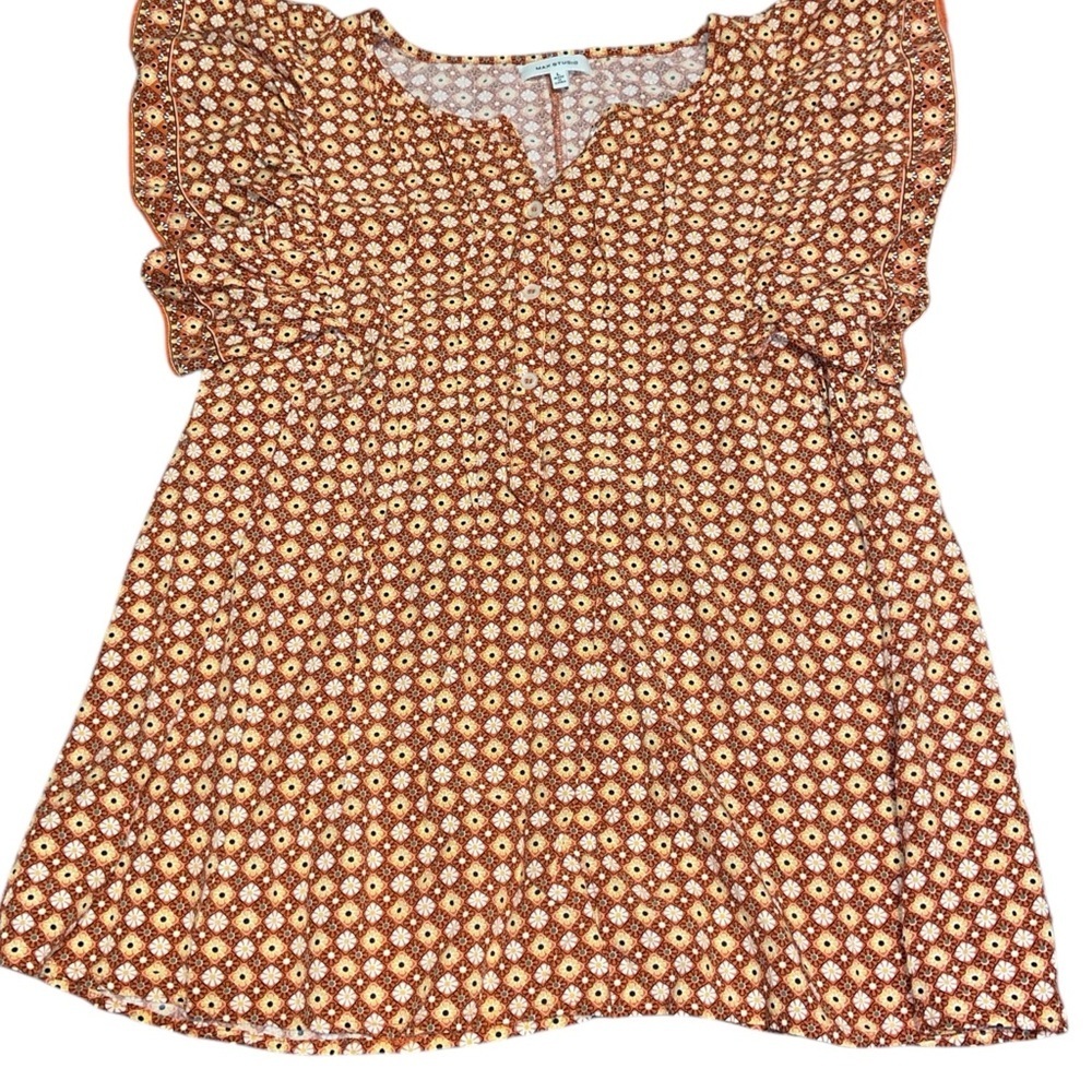 Max Studio Floral Print Top - Burnt orange and White
BIN #1​​